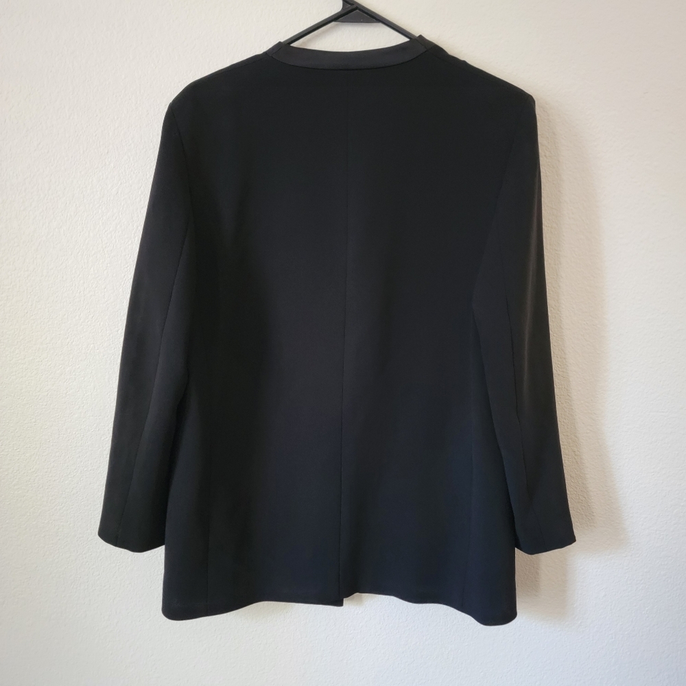 Theory | Tuxedo Jacket in Admiral Crepe 8 - Picture 4 of 5